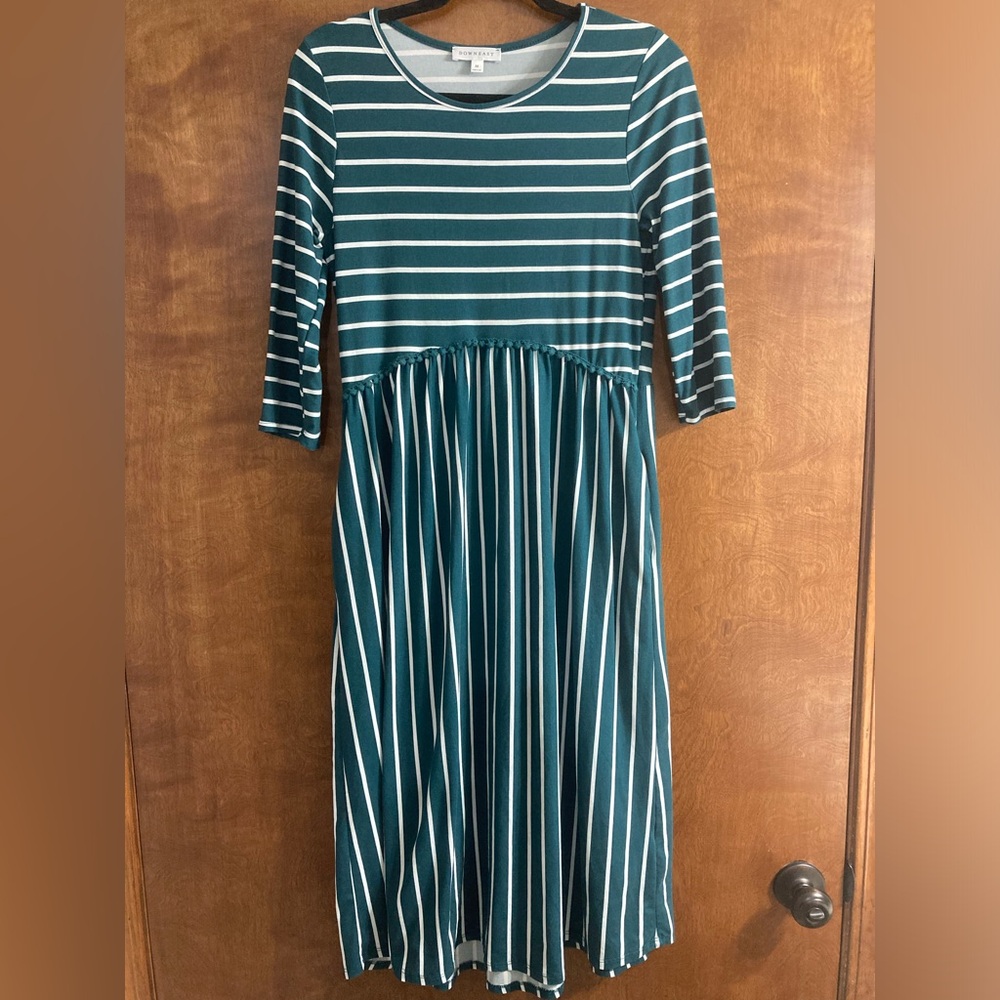 Down East brand women’s dress. Size Medium.